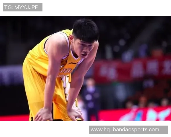 胡金秋：从青涩新星到篮球场上的璀璨巨星的成长之路与奋斗历程